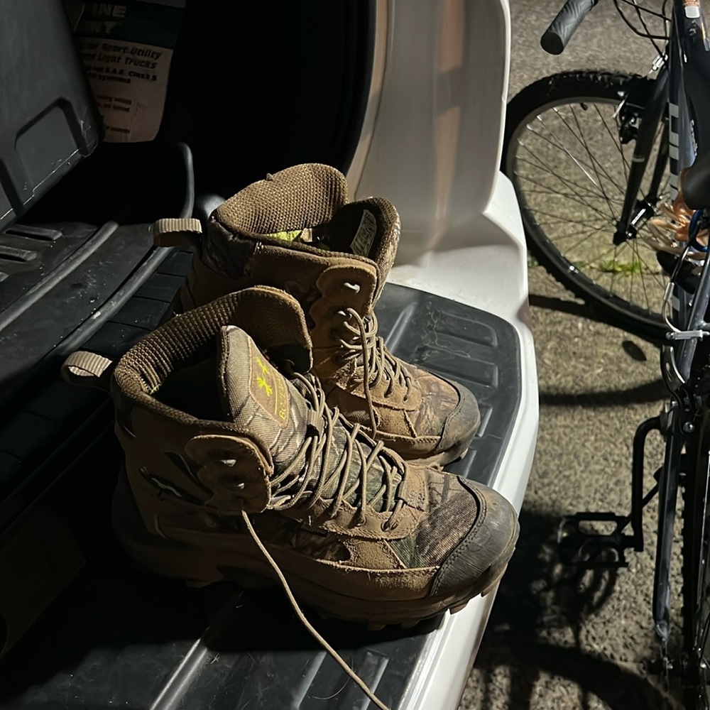Under Armour  Youth size 6 hiking shoes